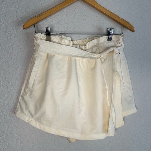 Calia by Carrie Underwood Butter Yellow Paperbag Wrap Skort Shorts Small - Picture 1 of 5
